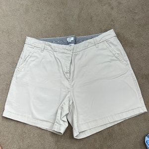 Khaki shorts Crown and Ivy 18W